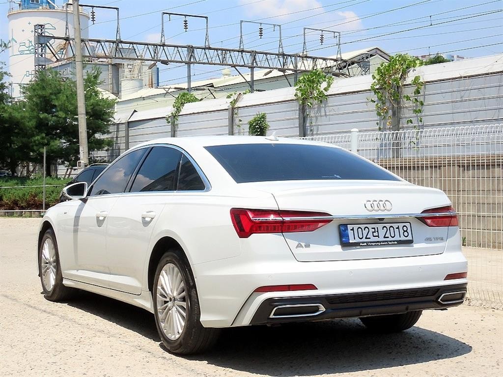 아우디 A6 A6 (C8) 45 TFSI 프리미엄 이미지 3