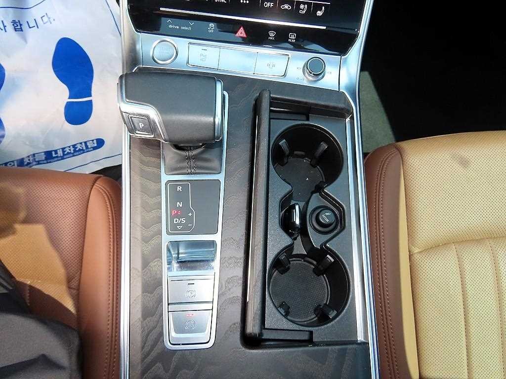 아우디 A6 A6 (C8) 45 TFSI 콰트로 프리미엄 이미지 11