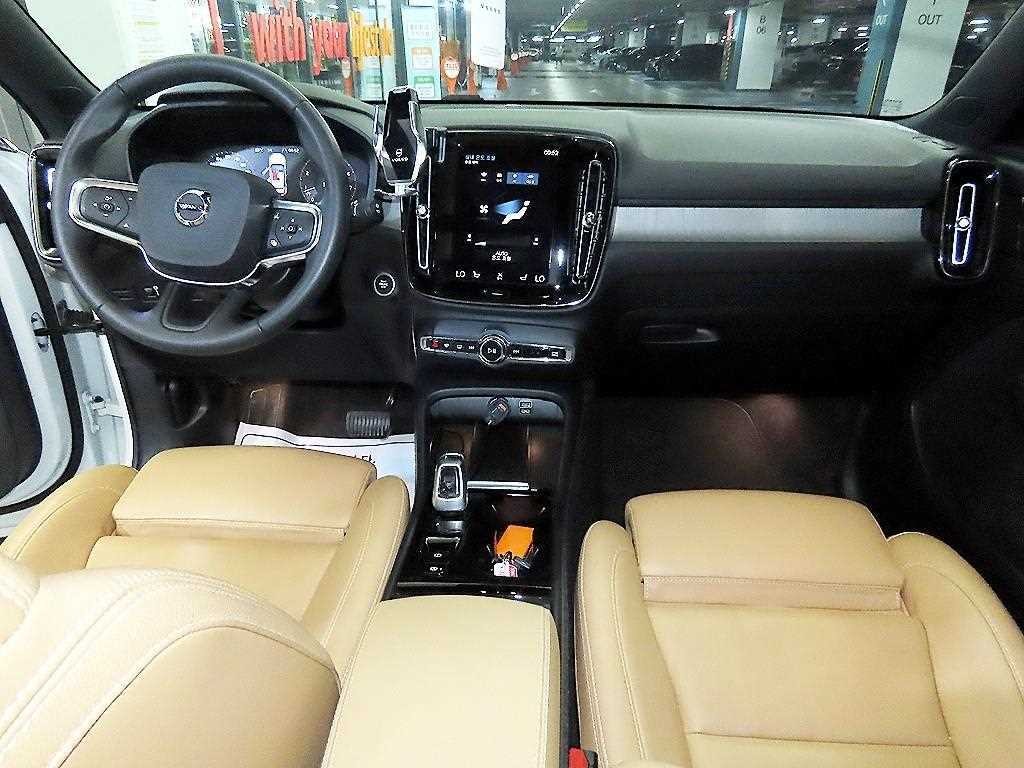 볼보 XC40 B4 AWD 인스크립션 이미지 10