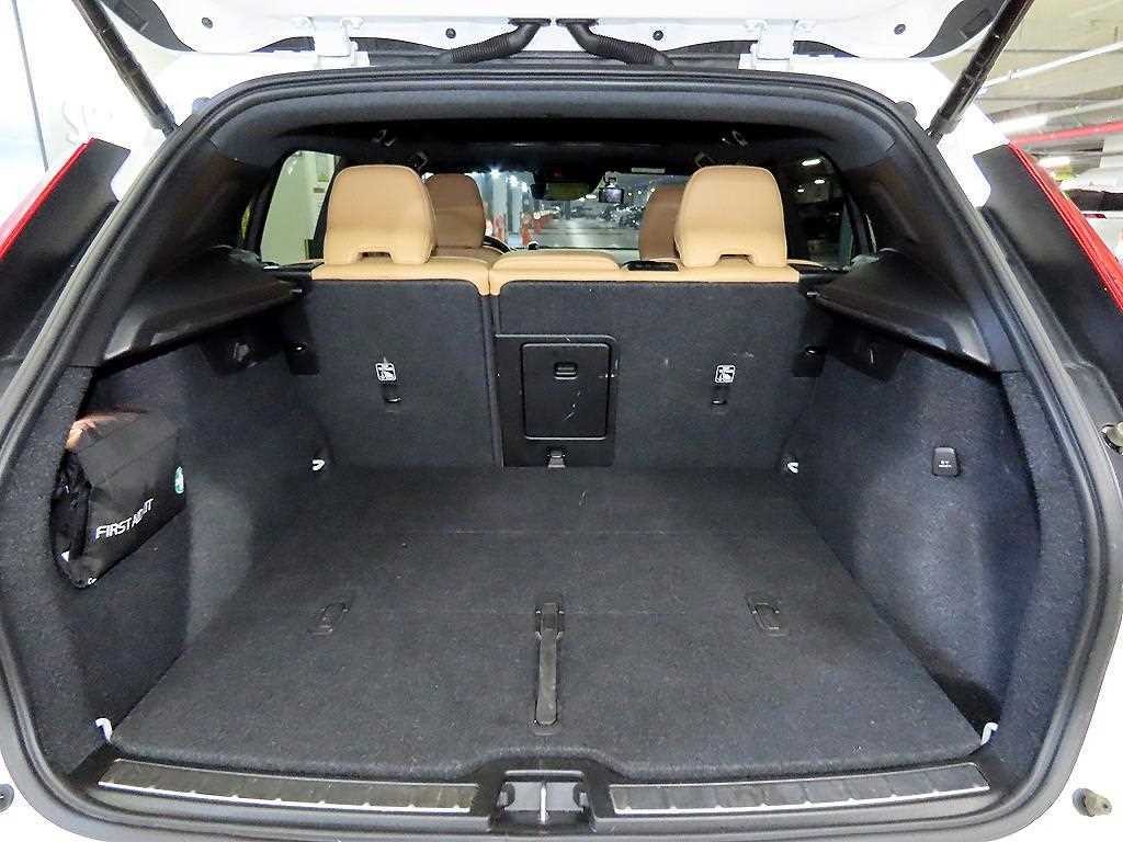 볼보 XC40 B4 AWD 인스크립션 이미지 17