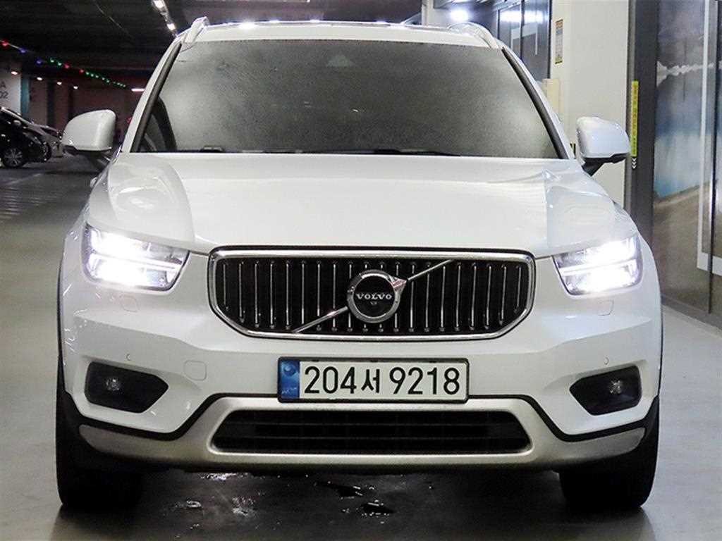 볼보 XC40 B4 AWD 인스크립션 이미지 2