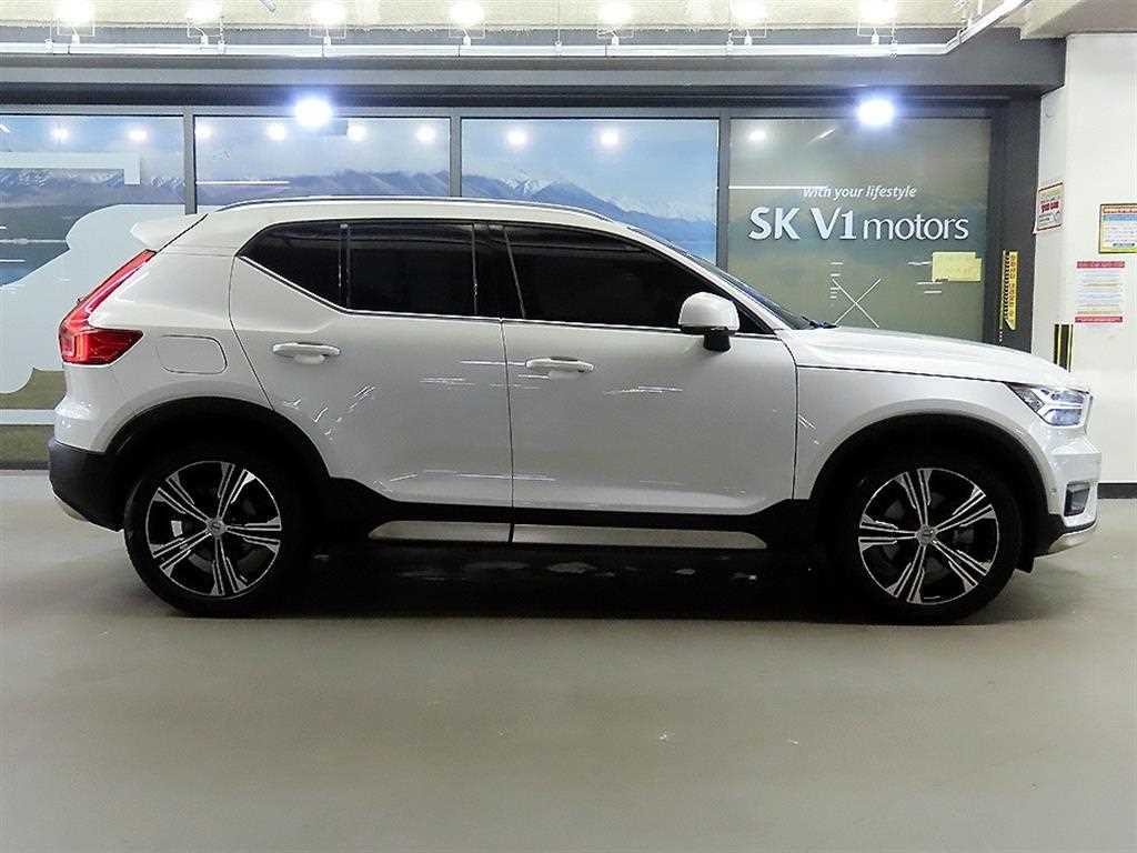 볼보 XC40 B4 AWD 인스크립션 이미지 3
