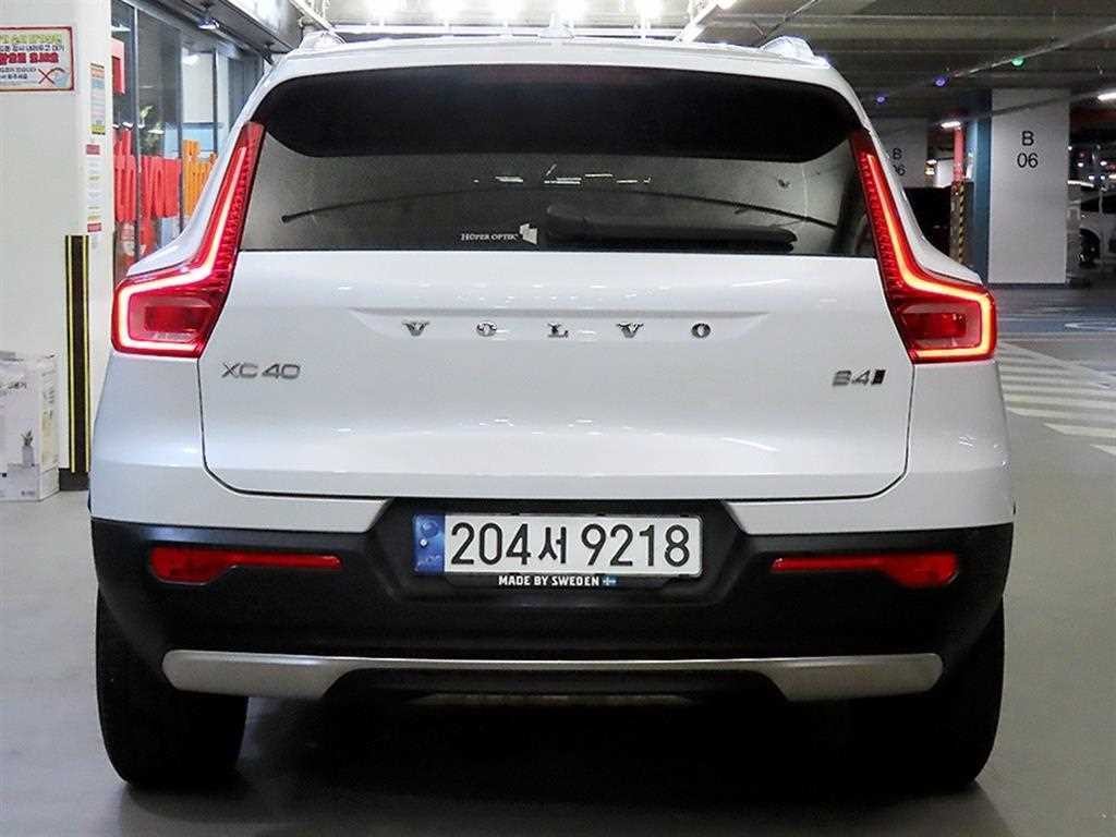볼보 XC40 B4 AWD 인스크립션 이미지 5