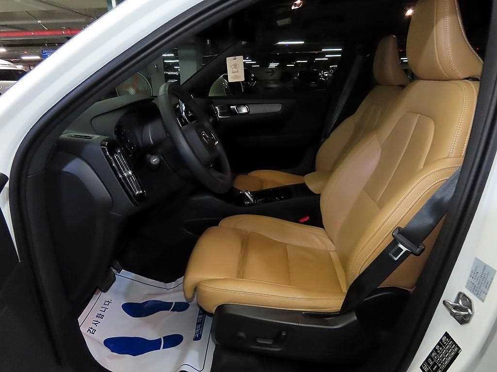볼보 XC40 B4 AWD 인스크립션 이미지 6