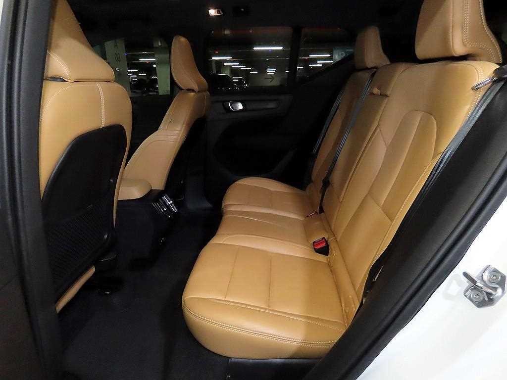볼보 XC40 B4 AWD 인스크립션 이미지 7