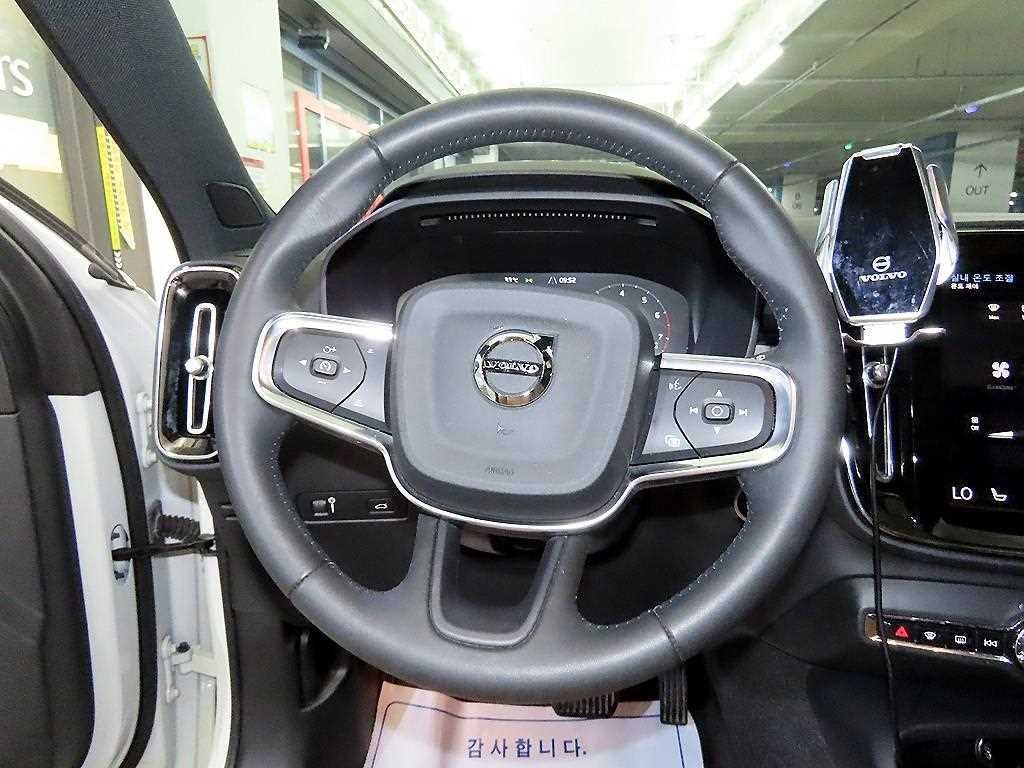 볼보 XC40 B4 AWD 인스크립션 이미지 8