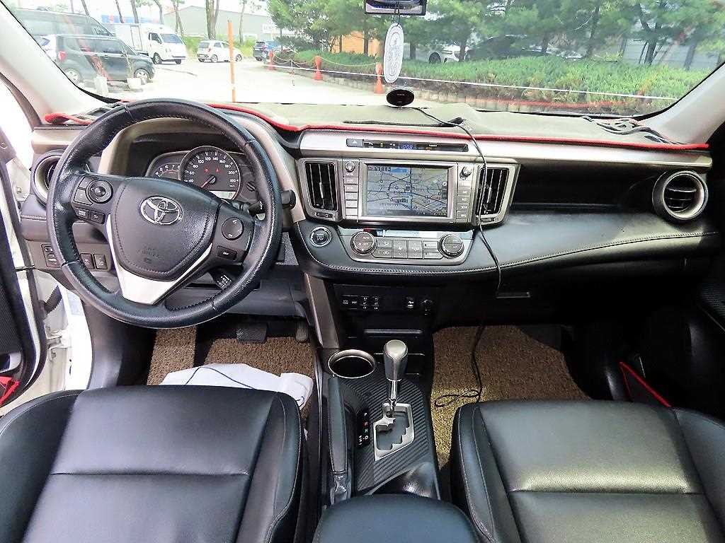 토요타 라브4 2.5 4WD 이미지 7