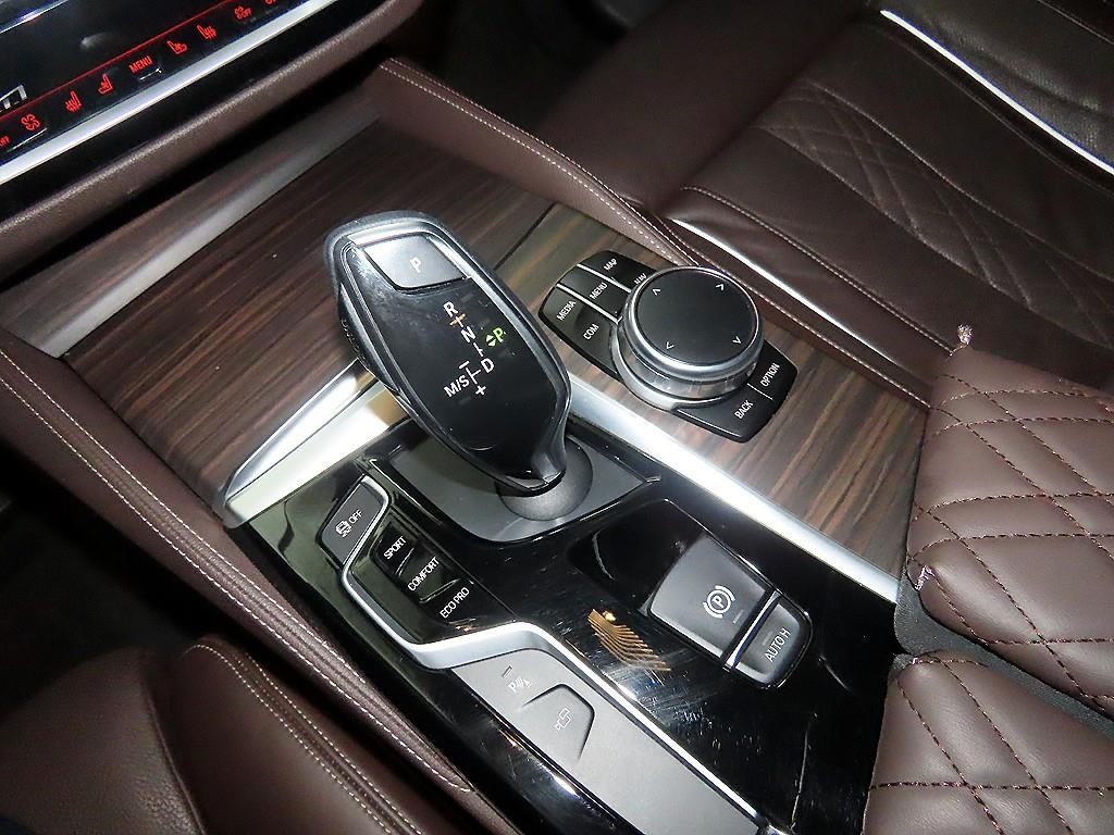BMW 5시리즈 5시리즈 (G30) 530i M 스포츠 플러스 이미지 12