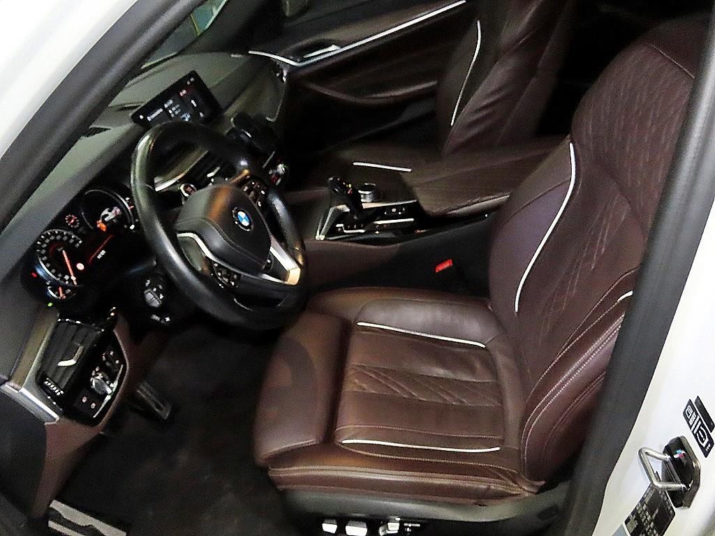 BMW 5시리즈 5시리즈 (G30) 530i M 스포츠 플러스 이미지 6