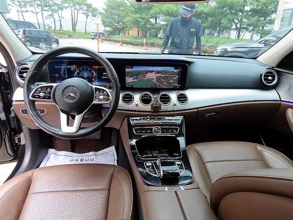 벤츠 E 클래스 E-클래스 W213 E300 AMG LINE 이미지 7