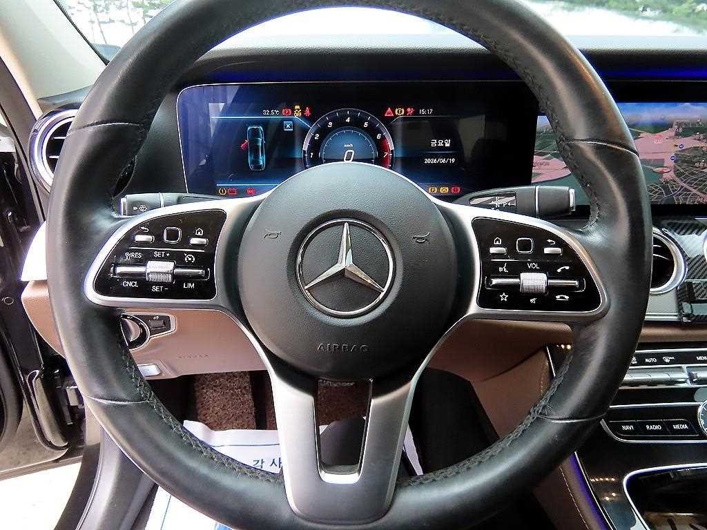 벤츠 E 클래스 E-클래스 W213 E300 AMG LINE 이미지 8