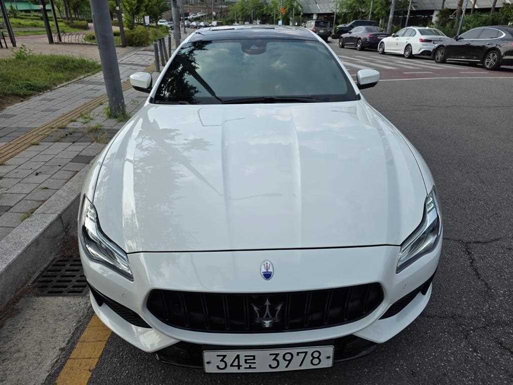 마세라티 콰트로포르테 3.0 V6 그란루쏘 이미지 2