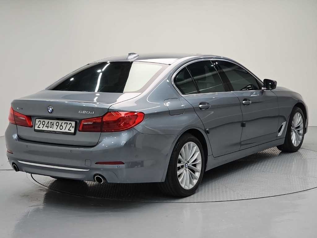 BMW 5시리즈 5시리즈 (G30) 520d xDrive 럭셔리 플러스 이미지 4