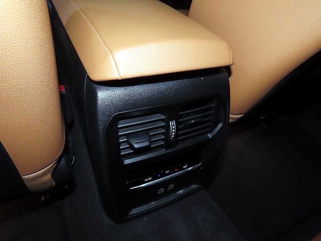 BMW 3시리즈 3시리즈 (G20) 320i M 스포츠 이미지 16
