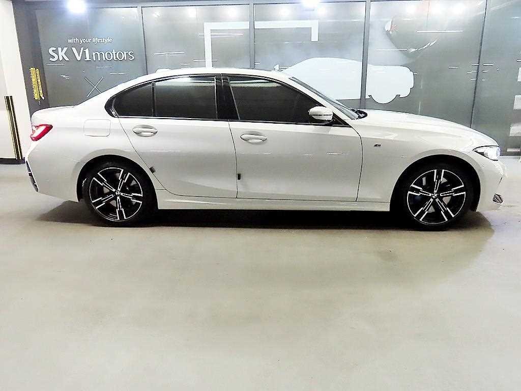 BMW 3시리즈 3시리즈 (G20) 320i M 스포츠 이미지 3