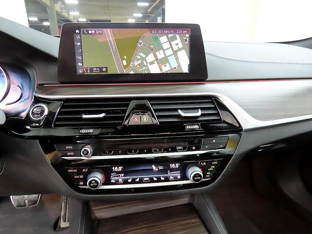 BMW 5시리즈 5시리즈 (G30) 530i M 스포츠 플러스 이미지 13