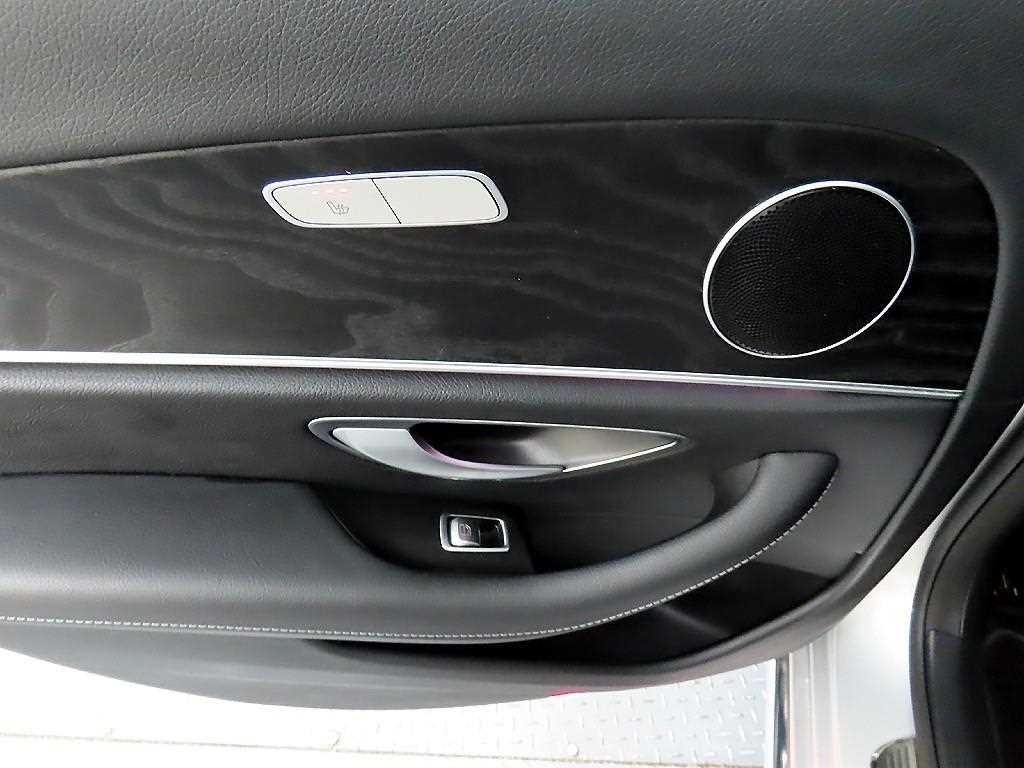 벤츠 E 클래스 E-클래스 W213 E300 아방가르드 이미지 12