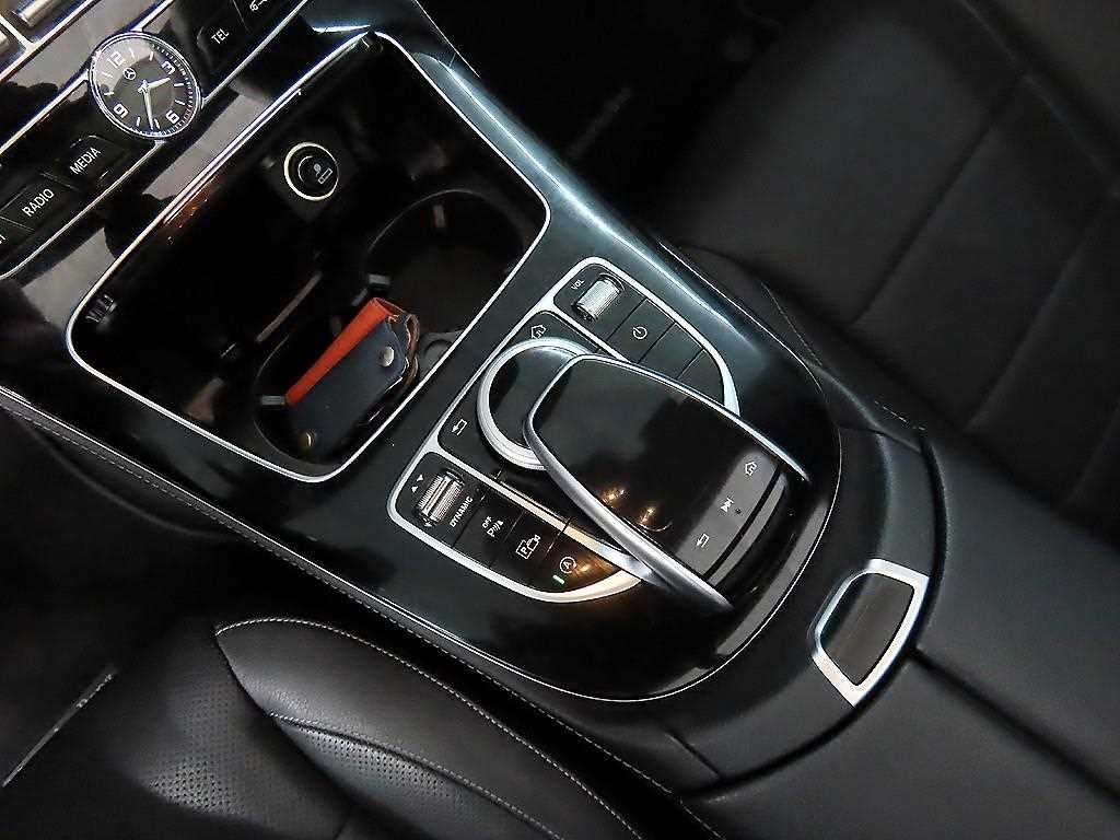 벤츠 E 클래스 E-클래스 W213 E300 아방가르드 이미지 13