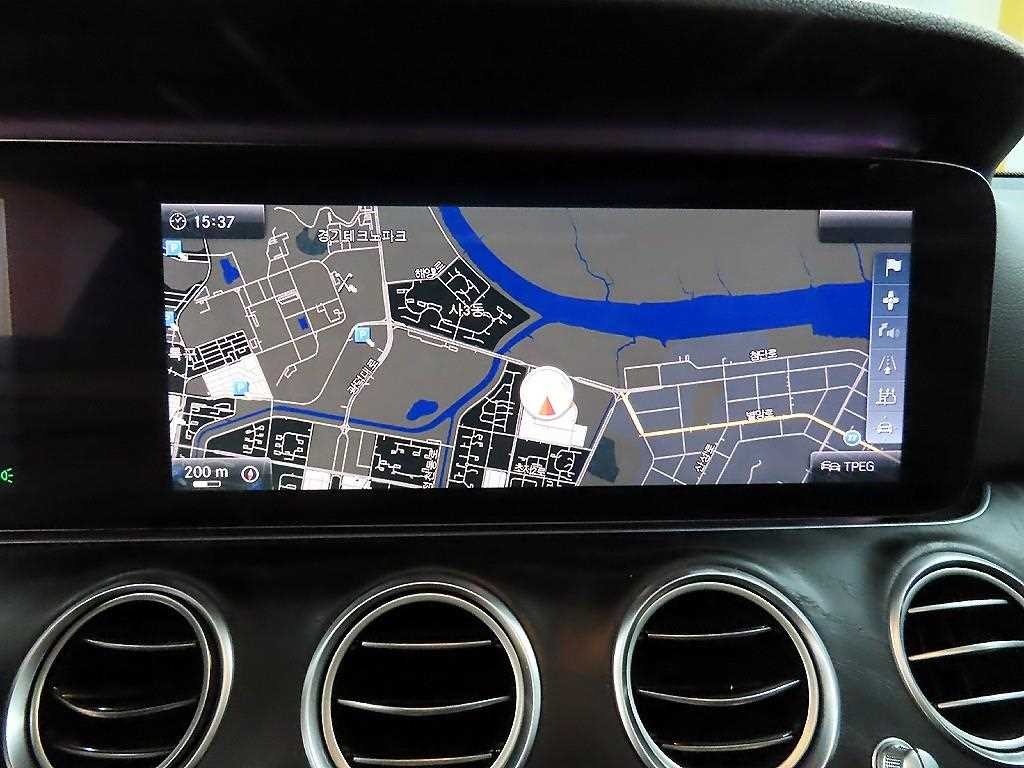 벤츠 E 클래스 E-클래스 W213 E300 아방가르드 이미지 15