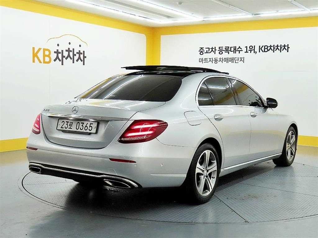 벤츠 E 클래스 E-클래스 W213 E300 아방가르드 이미지 4
