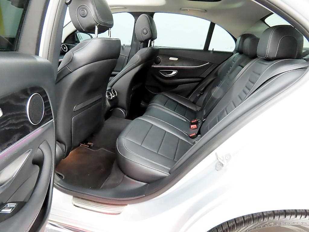 벤츠 E 클래스 E-클래스 W213 E300 아방가르드 이미지 6