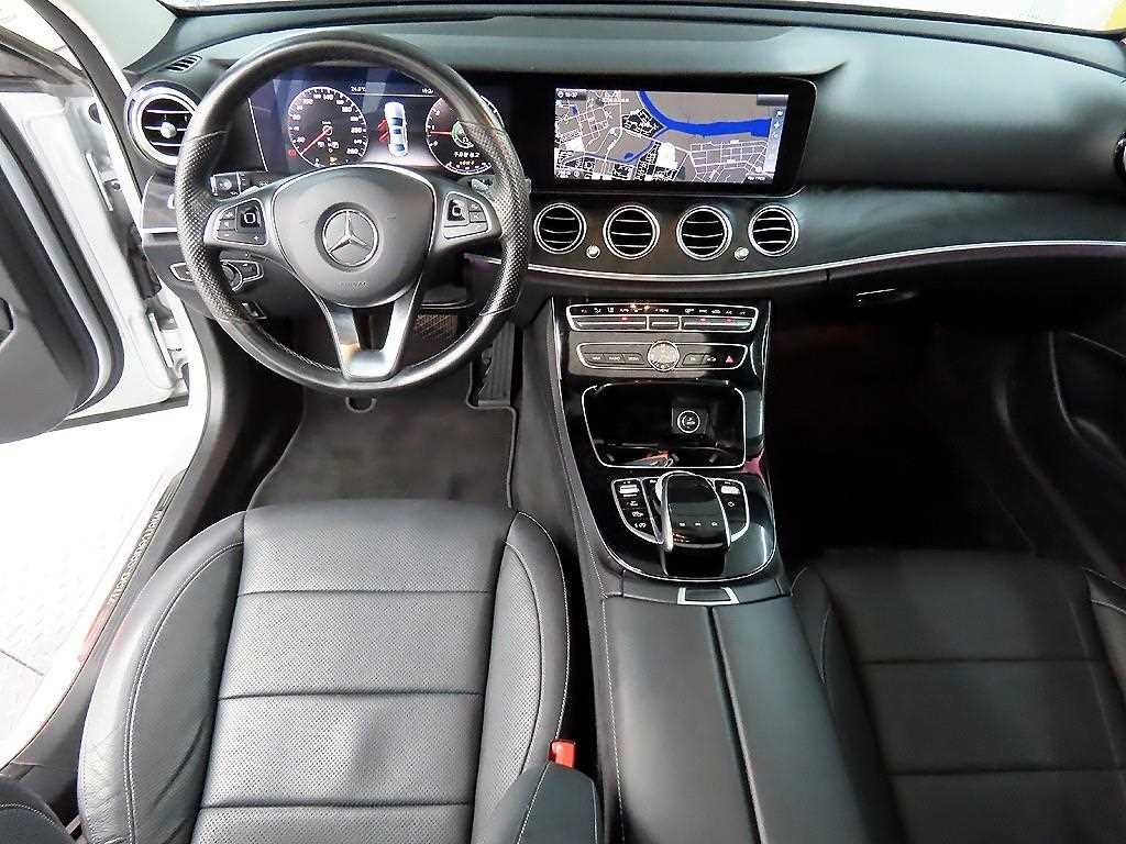 벤츠 E 클래스 E-클래스 W213 E300 아방가르드 이미지 7