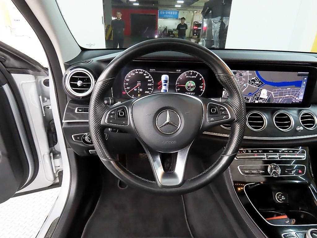 벤츠 E 클래스 E-클래스 W213 E300 아방가르드 이미지 9
