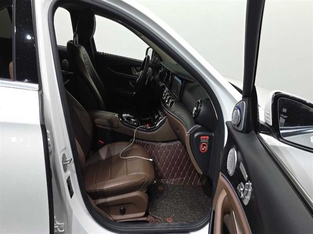 벤츠 E 클래스 E-클래스 W213 E220d 아방가르드 이미지 11