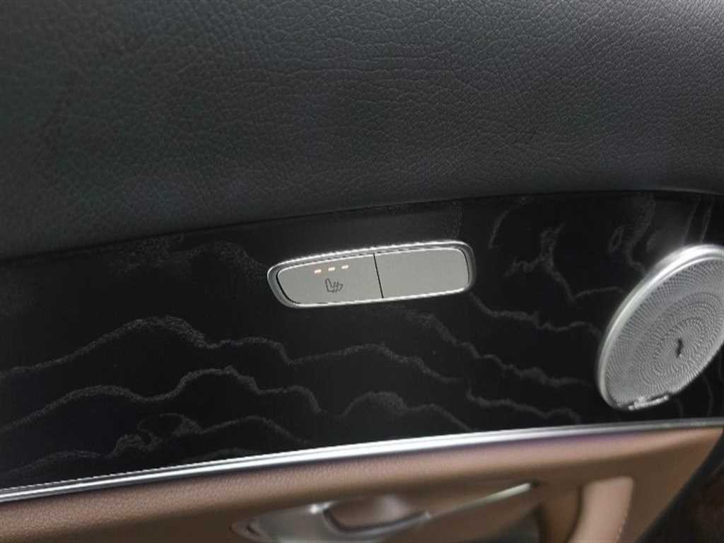 벤츠 E 클래스 E-클래스 W213 E220d 아방가르드 이미지 18