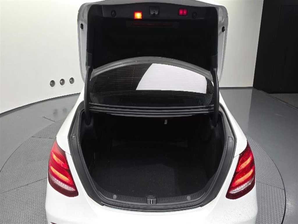 벤츠 E 클래스 E-클래스 W213 E220d 아방가르드 이미지 20