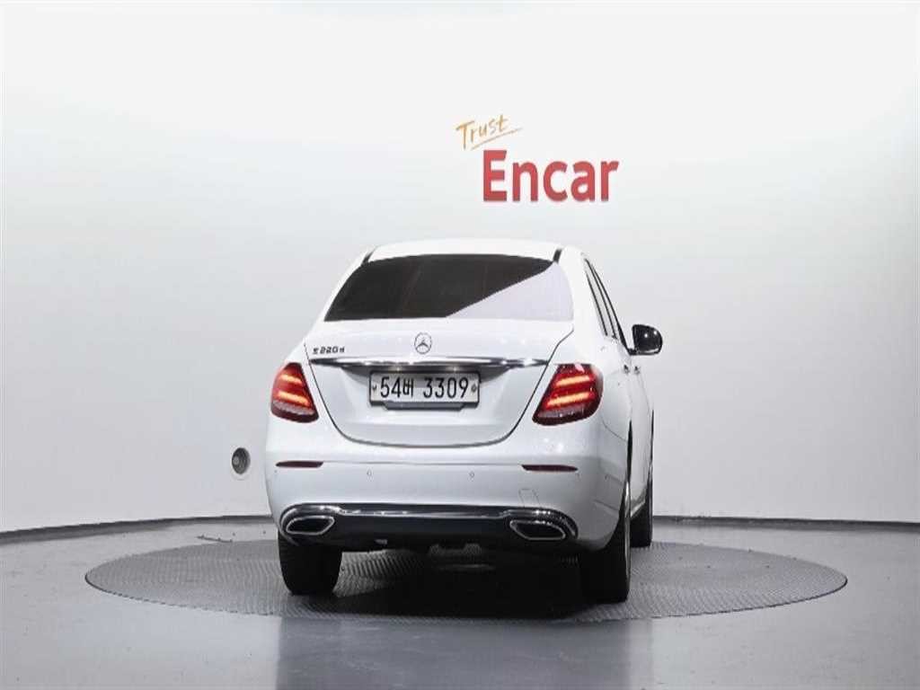 벤츠 E 클래스 E-클래스 W213 E220d 아방가르드 이미지 4