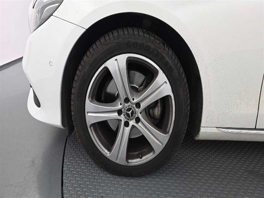 벤츠 E 클래스 E-클래스 W213 E220d 아방가르드 이미지 5
