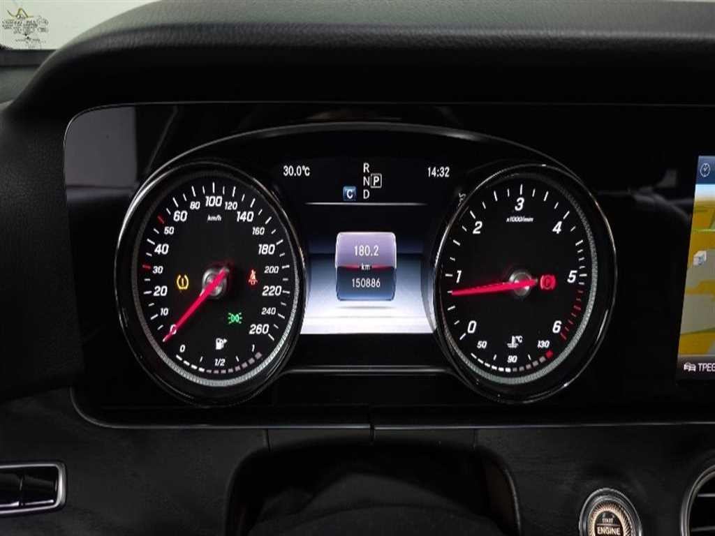 벤츠 E 클래스 E-클래스 W213 E220d 아방가르드 이미지 8