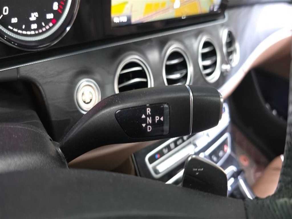 벤츠 E 클래스 E-클래스 W213 E220d 아방가르드 이미지 9