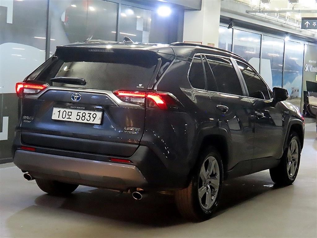 토요타 라브4 RAV4(5세대) 2.5 4WD 하이브리드 이미지 4