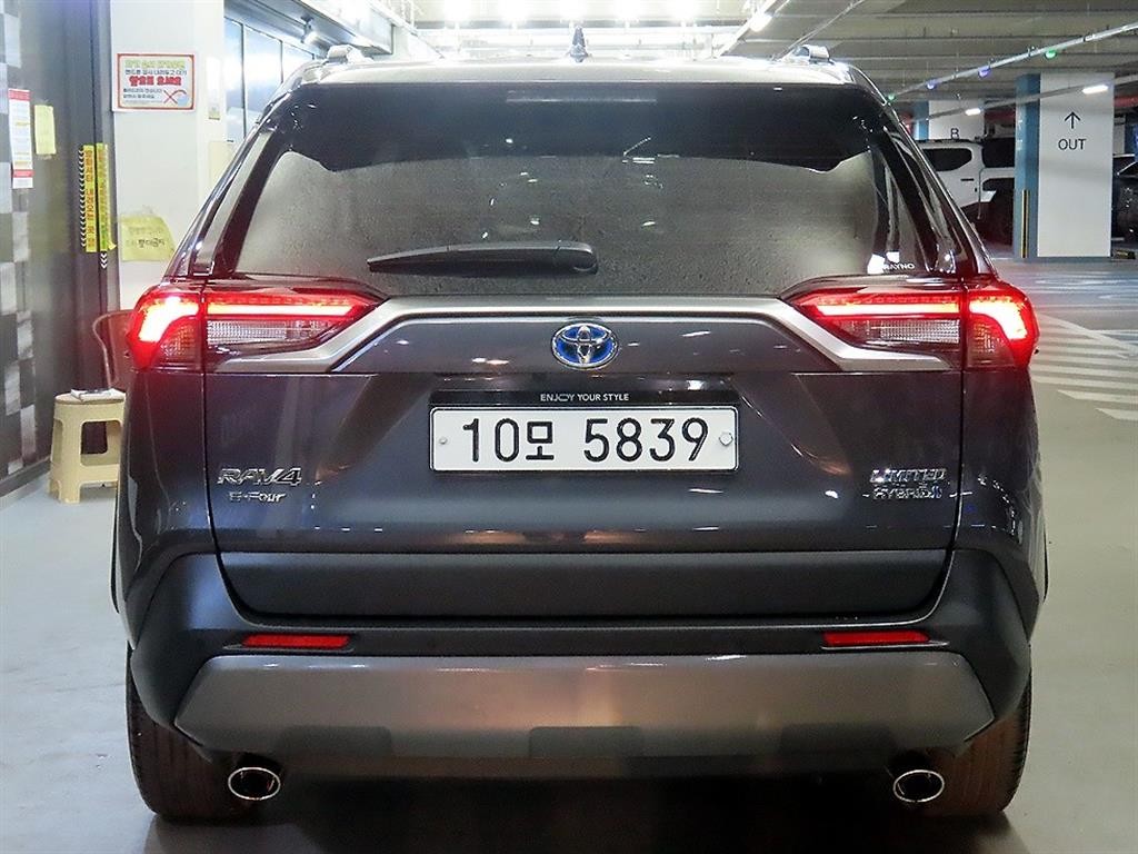 토요타 라브4 RAV4(5세대) 2.5 4WD 하이브리드 이미지 5