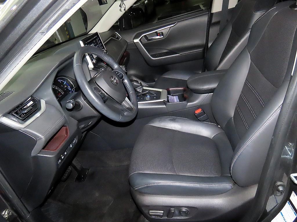 토요타 라브4 RAV4(5세대) 2.5 4WD 하이브리드 이미지 6