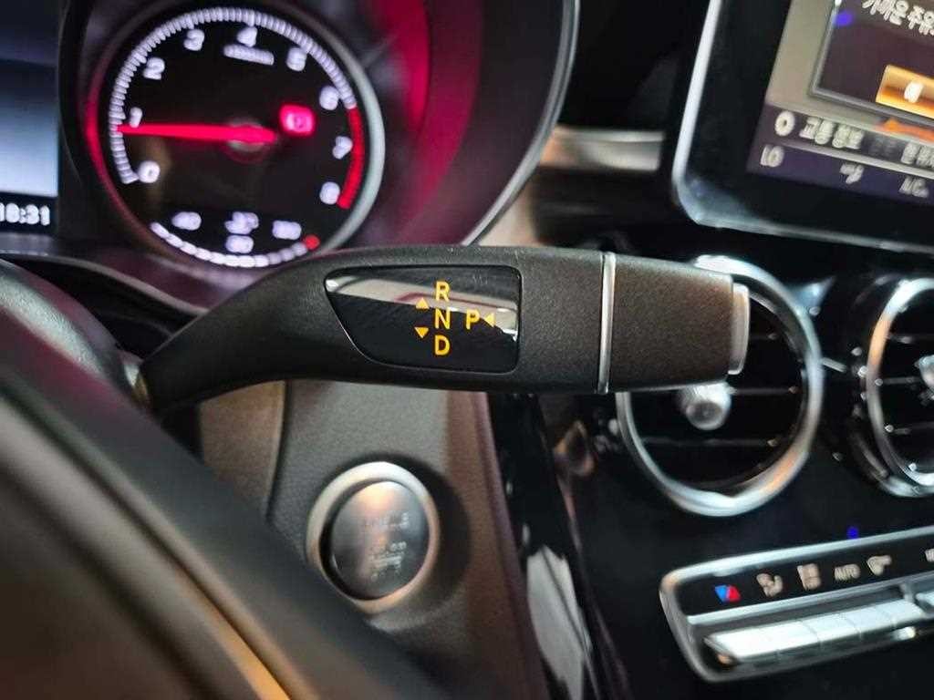 벤츠 C 클래스 C클래스 W205 C200 아방가르드 이미지 11