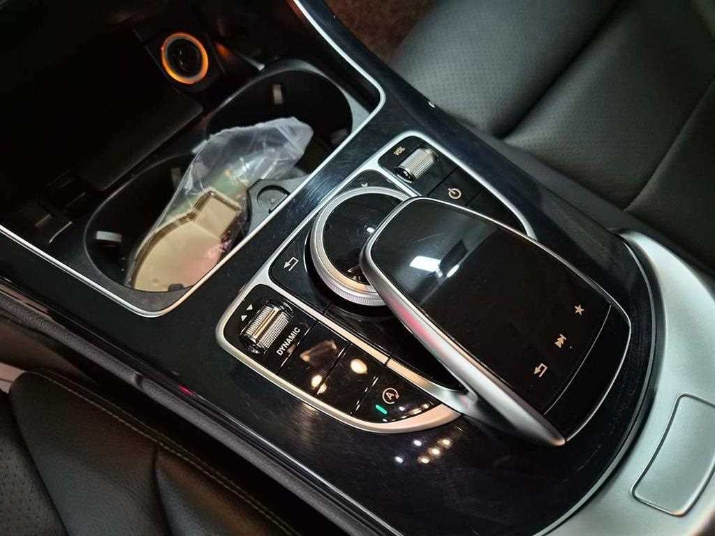 벤츠 C 클래스 C클래스 W205 C200 아방가르드 이미지 16