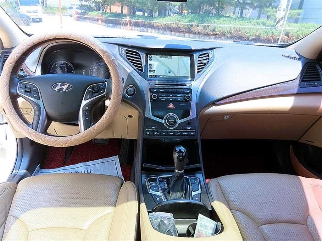 현대 그랜저 그랜저 HG HG220 PREMIUM 기본형 이미지 7