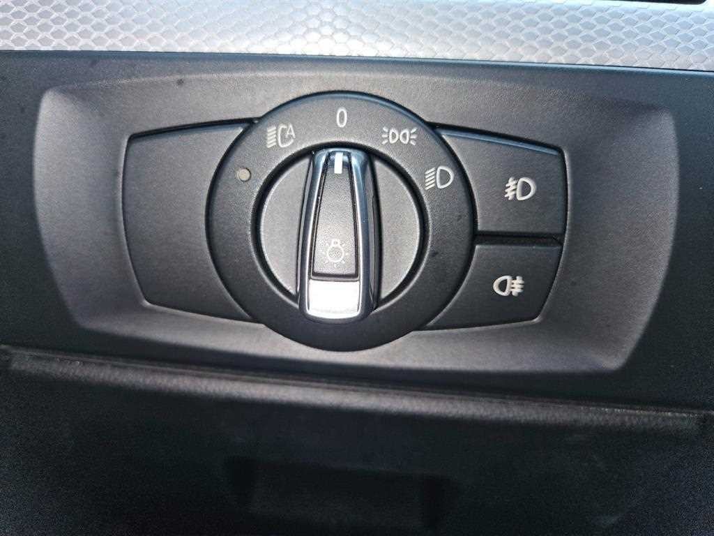 BMW 3시리즈 3시리즈 (E90) 320d 세단 M 스포츠 이미지 12