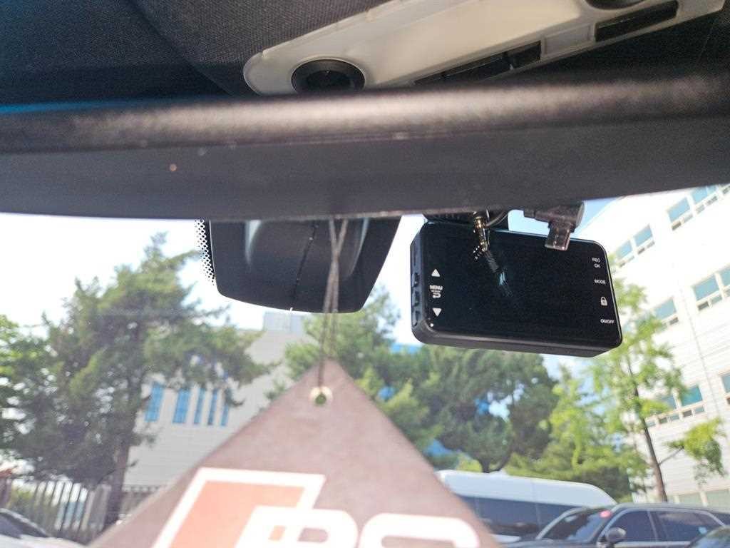 BMW 3시리즈 3시리즈 (E90) 320d 세단 M 스포츠 이미지 14