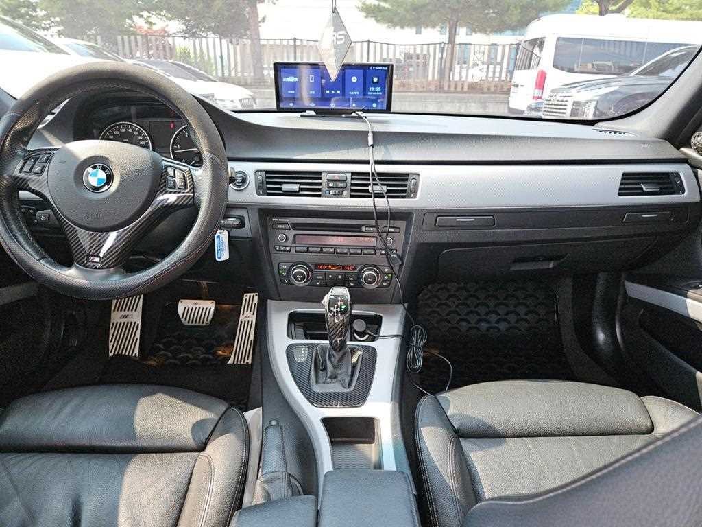 BMW 3시리즈 3시리즈 (E90) 320d 세단 M 스포츠 이미지 7