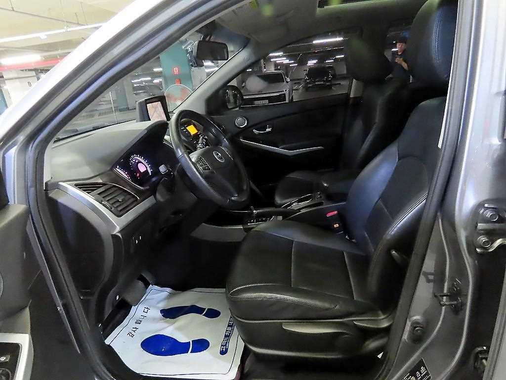 KG모빌리티(쌍용) 코란도 뉴코란도C 4WD 2.0 CVT 고급형 이미지 6