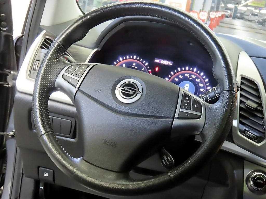 KG모빌리티(쌍용) 코란도 뉴코란도C 4WD 2.0 CVT 고급형 이미지 8