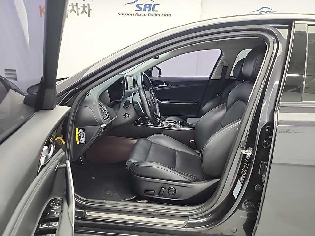 기아 스팅어 가솔린 2.0 터보 2WD 플래티넘 이미지 11