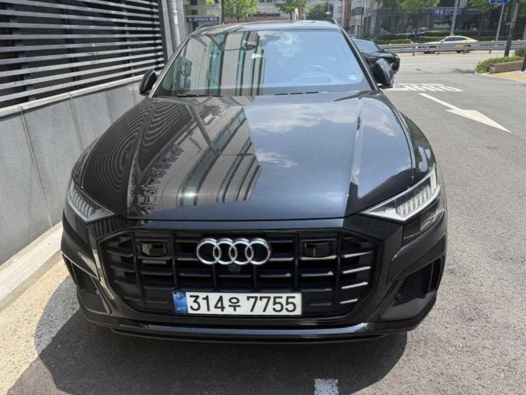 아우디 Q8 55 TFSI 콰트로 프리미엄 이미지 1