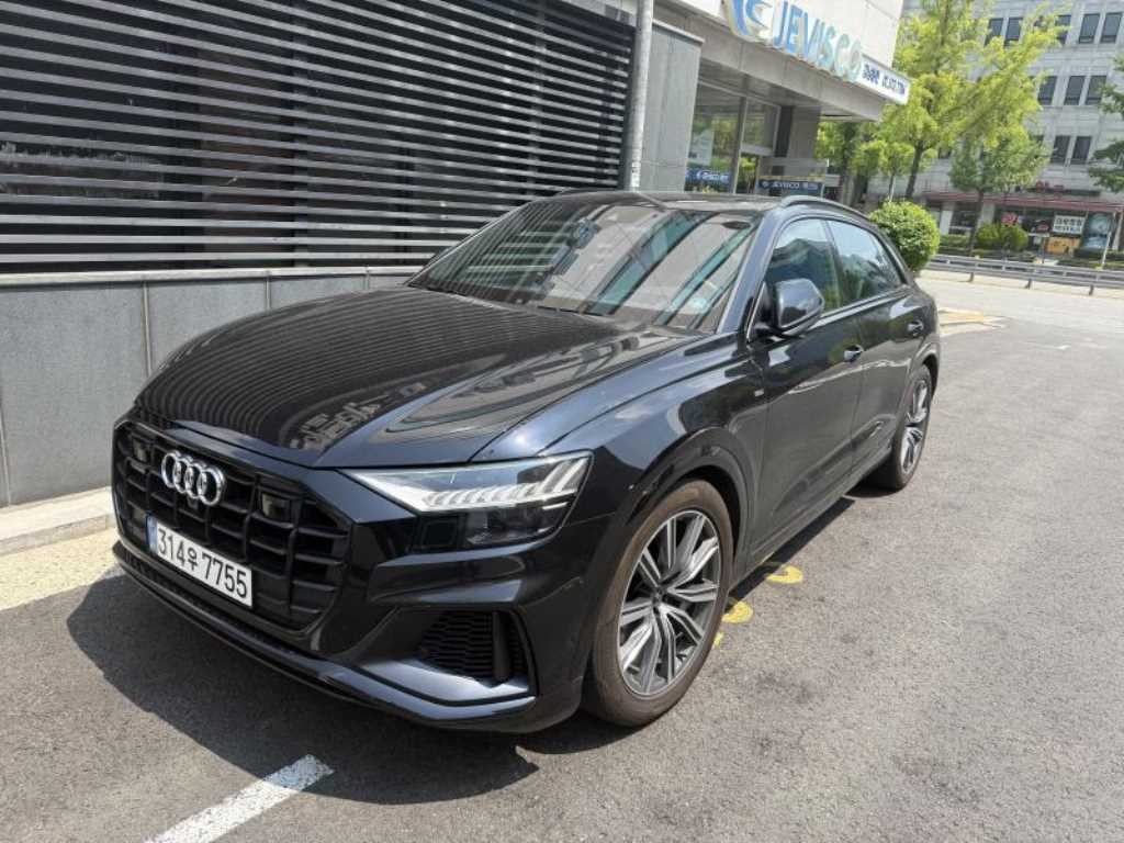 아우디 Q8 55 TFSI 콰트로 프리미엄 이미지 2