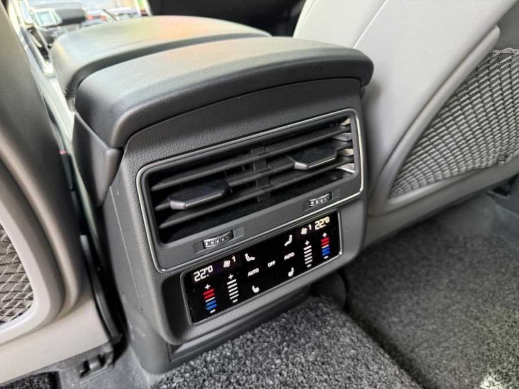 아우디 Q8 55 TFSI 콰트로 프리미엄 이미지 4
