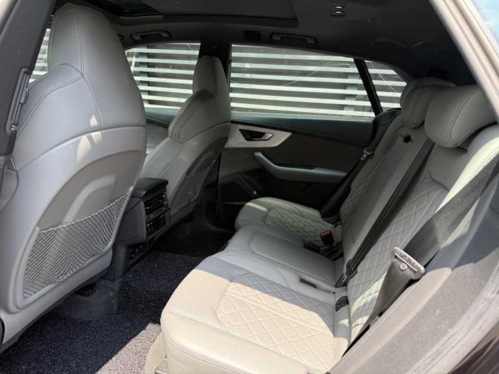 아우디 Q8 55 TFSI 콰트로 프리미엄 이미지 5